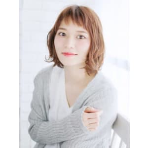 透け感バングの外はねバルーンボブ