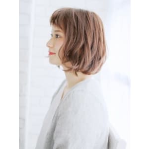 透け感バングの外はねバルーンボブ