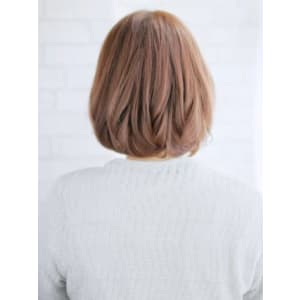 透け感バングの外はねバルーンボブ