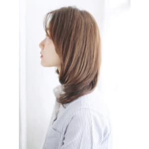 かきあげバングの内巻きレイヤースタイル