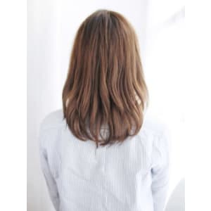 かきあげバングの内巻きレイヤースタイル