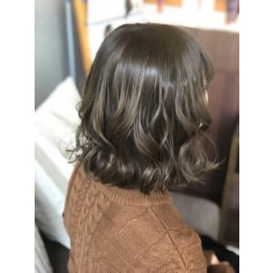 ハイライト入り透明感グレージュカラー