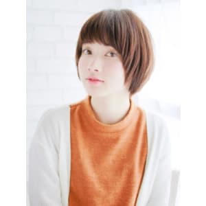 ツヤ感カラーの内巻きボブ