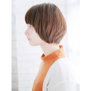 ツヤ感カラーの内巻きボブ