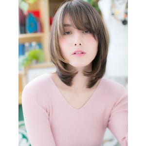 斜めバングで小顔見せ…大人ボブディニュアンスカール
