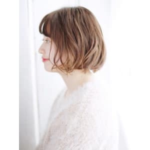 シースルーバングのニュアンスカールボブ