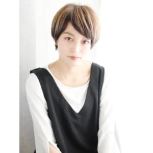 作り込まない2トーンナチュラルショートスタイル