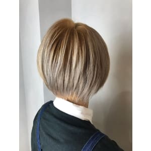 マーメイドアッシュ 丸みショート 前下がりボブ