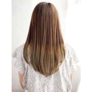 長めの前髪のナチュラルロングスタイル