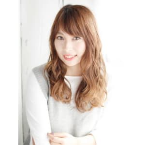 細かいミックスカールのゆるふわスタイル