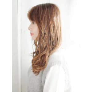細かいミックスカールのゆるふわスタイル