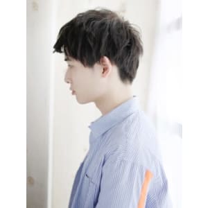 ゆるいカールのくせ毛風メンズスタイル