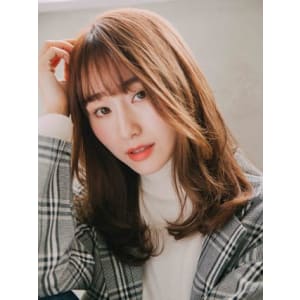 シースルーバングでゆるふわガール