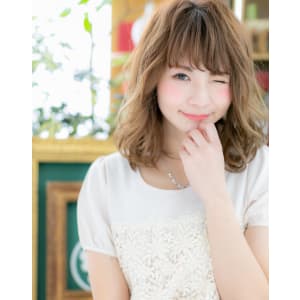 抜け感演出…くせ毛風小顔ラフウェーブミディ　シフォンウェーブ