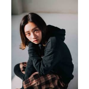 センターパート大人カジュアルミディ