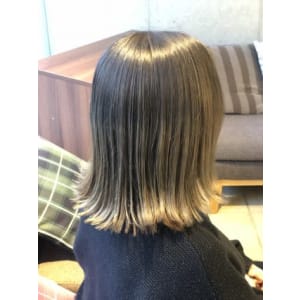 ブリーチで作るグレー外ハネボブ - EMU international 春日部本店【エムインターナショナル】掲載中