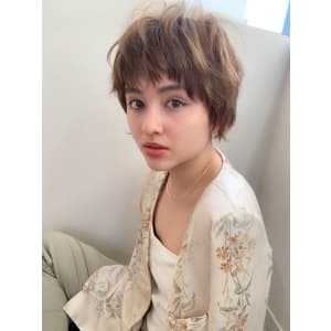 【添田】小顔にみせる無造作カールな丸みショートイルミナカラー