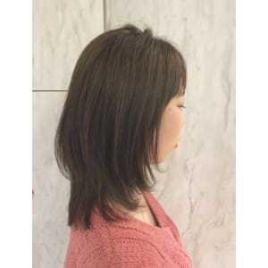 上品な雰囲気のミディアムレイヤー