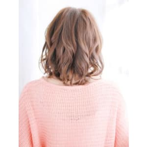 ツヤ系ピンクベージュの外ハネミックスカール - hair make nalu 荻窪西口 すずらん通り店【ヘアメイク ナル オギクボニシグチテン スズランドオリテン】掲載中