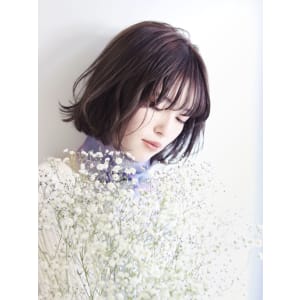 くせ毛風パーマのニュアンスボブ