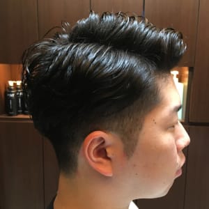 大人の余裕を感じさせる【アレンジ七三スタイル】