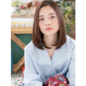前下がりの小顔ストレートIカールミディ　フェミニンストレート