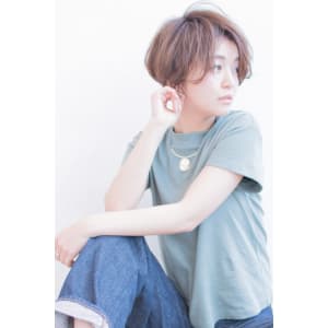 やわらかカラー小顔フェミニンショート　 AKI-462