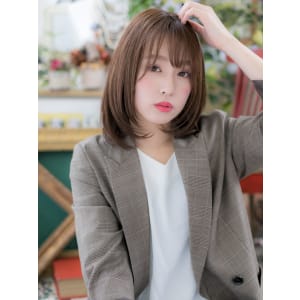 斜めバング×外国人風カラーのツヤ感セミディ　ニュアンスカール