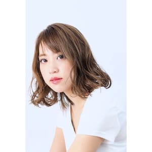 大人かわいいくびれミディ【Attirer飯田裕之】