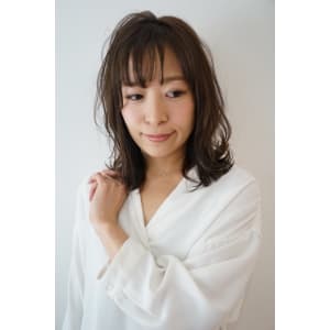 外ハネふんわりレイヤースタイル
