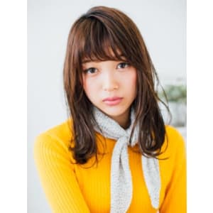 ミディアムベージュ
