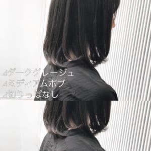 ダークグレージュのミディアムボブ