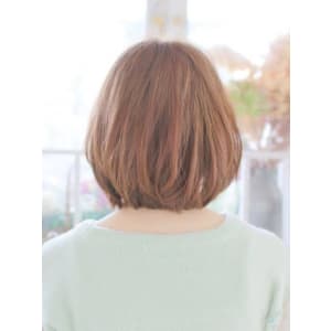 おろし流しの前髪が人気のボブスタイル