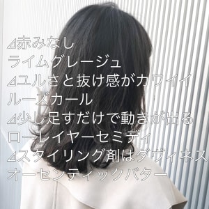 赤みのないライムグレージュ 