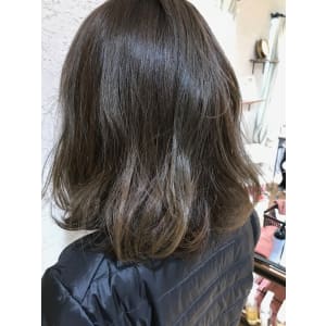 Attirerプラチナアッシュ