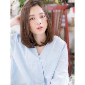 前下がりの小顔ストレートIカールミディ　ニュアンスカール