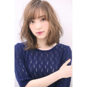 アフロート重山 ひし形無造作カールのくびれセミディ