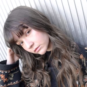 グレージュのナチュラルグラデーション