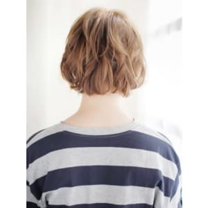 ふわくしゅカールのショートボブ