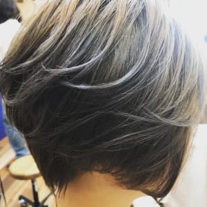 レイヤー入れての前下がりボブ