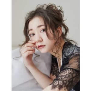 無造作カールお団子アップ - EARTH coiffure beaut? 上尾店【アースコアフュールボーテアゲオテン】掲載中