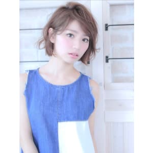 大人小顔ショート ひし形シルエットで横顔美人