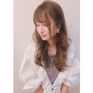 レイヤーで小顔に 旬はロングもレイヤー！！【y－４７７】