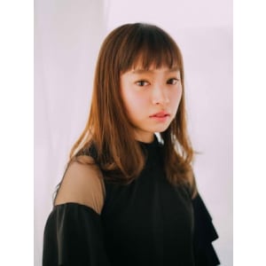 外ハネフェミニンスタイル