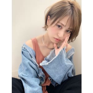 大人かわいいひし形小顔ショート アッシュカラー