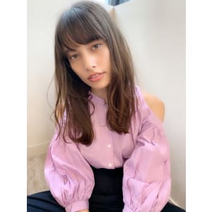 シースルーバングの大人かわいい束感セミディ