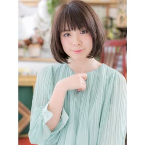 触れたくなるような、前下がりシルキー大人ボブ　ふんわりボブ