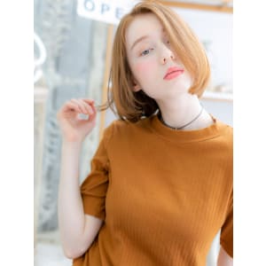 ハイトーンで外国人風！前下がりミニマムボブ　エアリーボブ