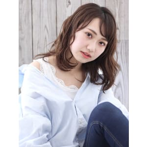 ツヤ感重視のラフウエーブ