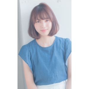 斜めバングのショートボブ :o158